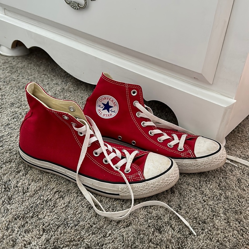 RED CONVERSE